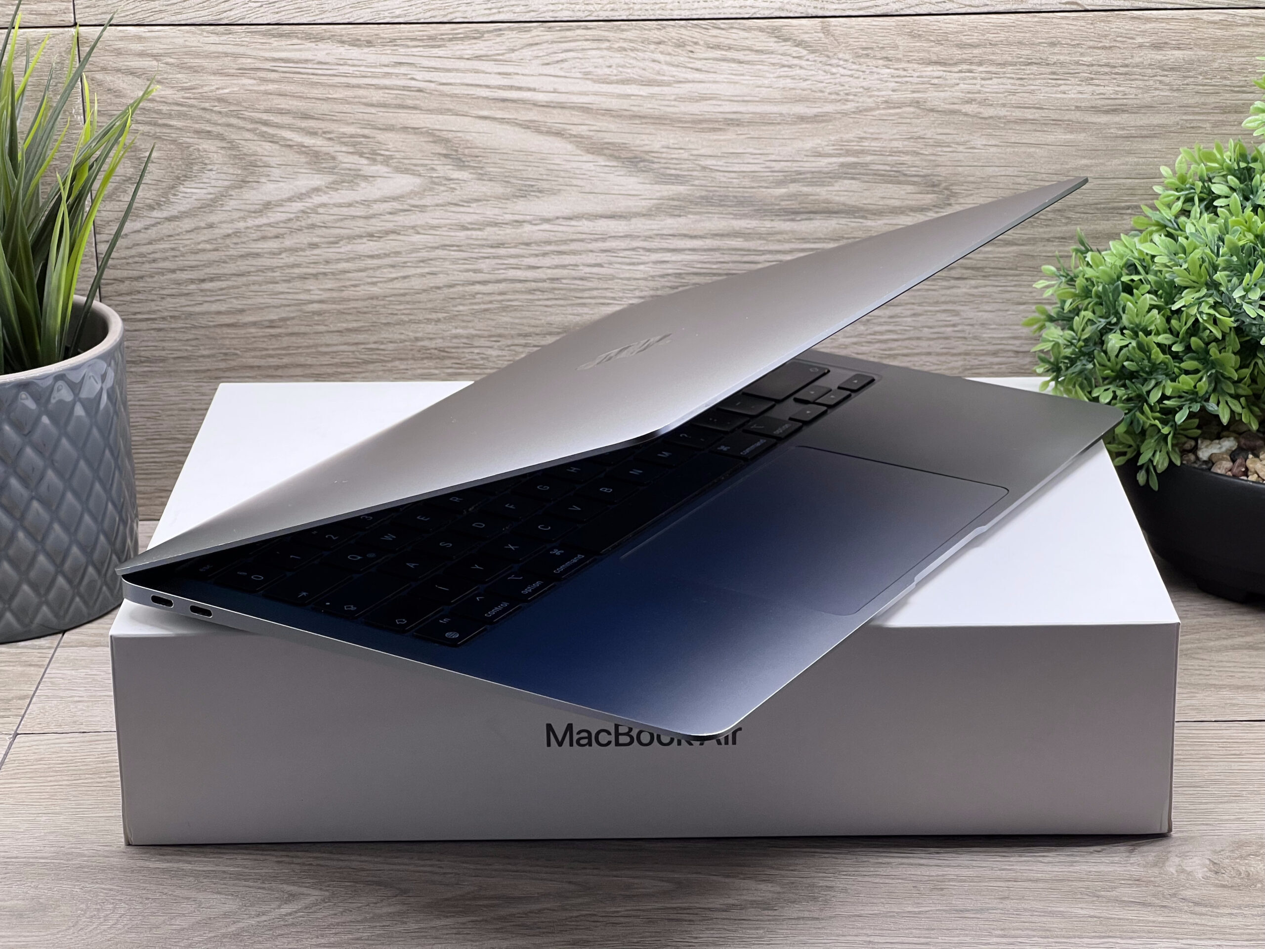 MacBook Air 2020 M1 13” 256GB 2 ÉV Garanciával Számlával