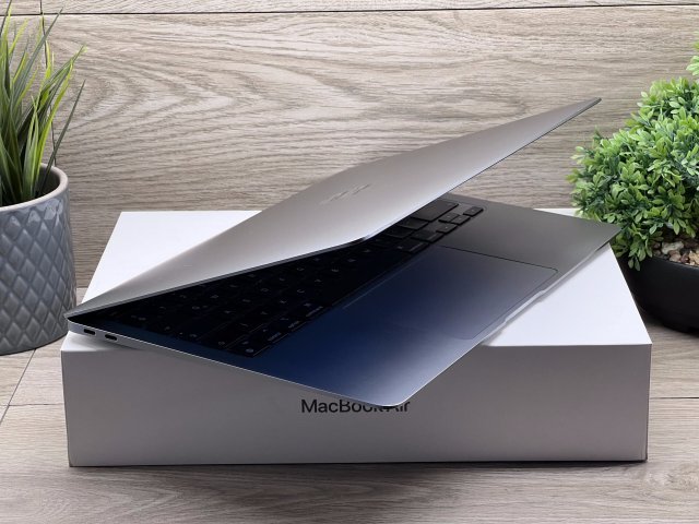 MacBook Air 2020 M1 13” 256GB 2 ÉV Garanciával Számlával