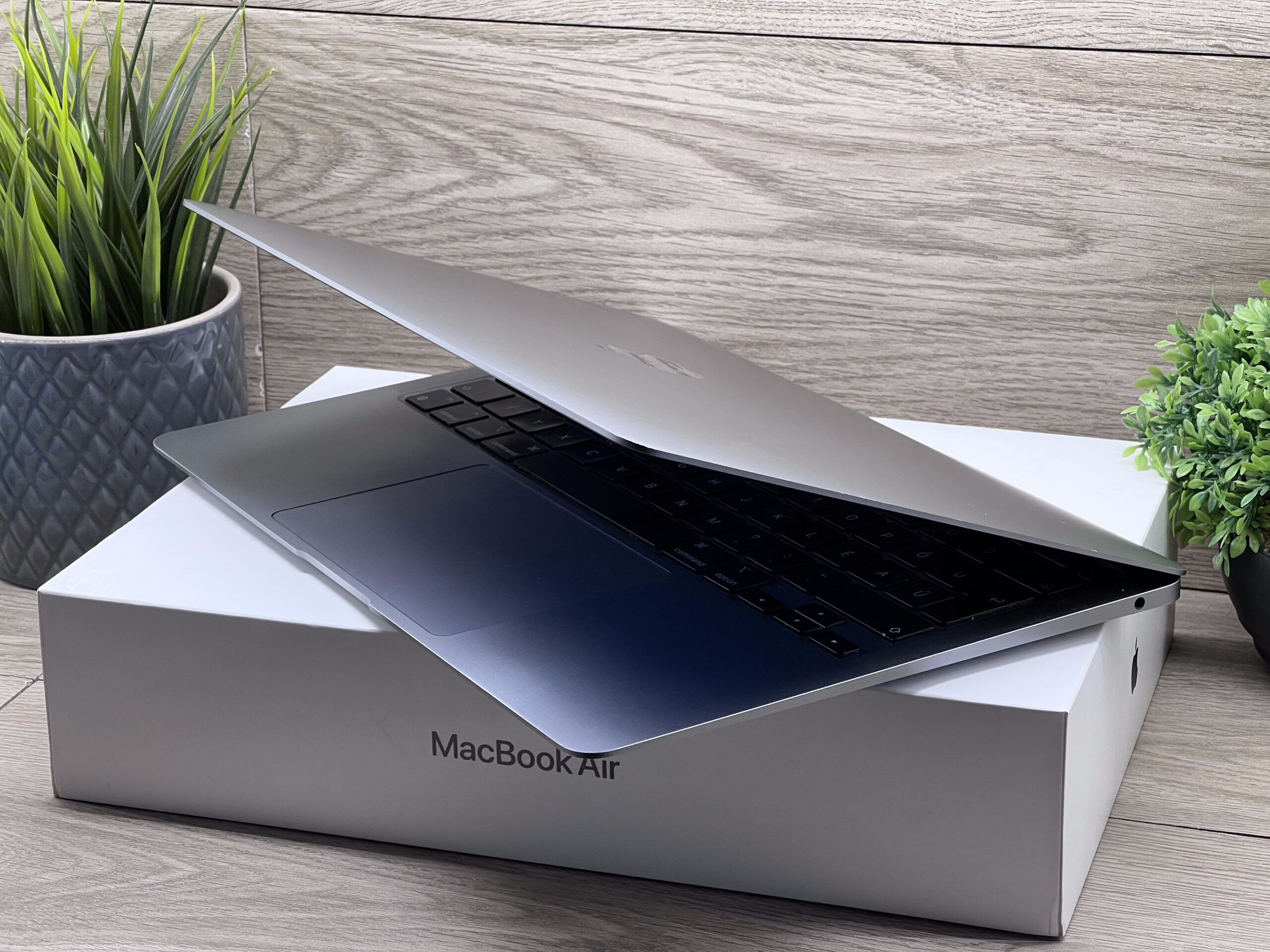 MacBook Air 2020 M1 13” 256GB 2 ÉV Garanciával Számlával