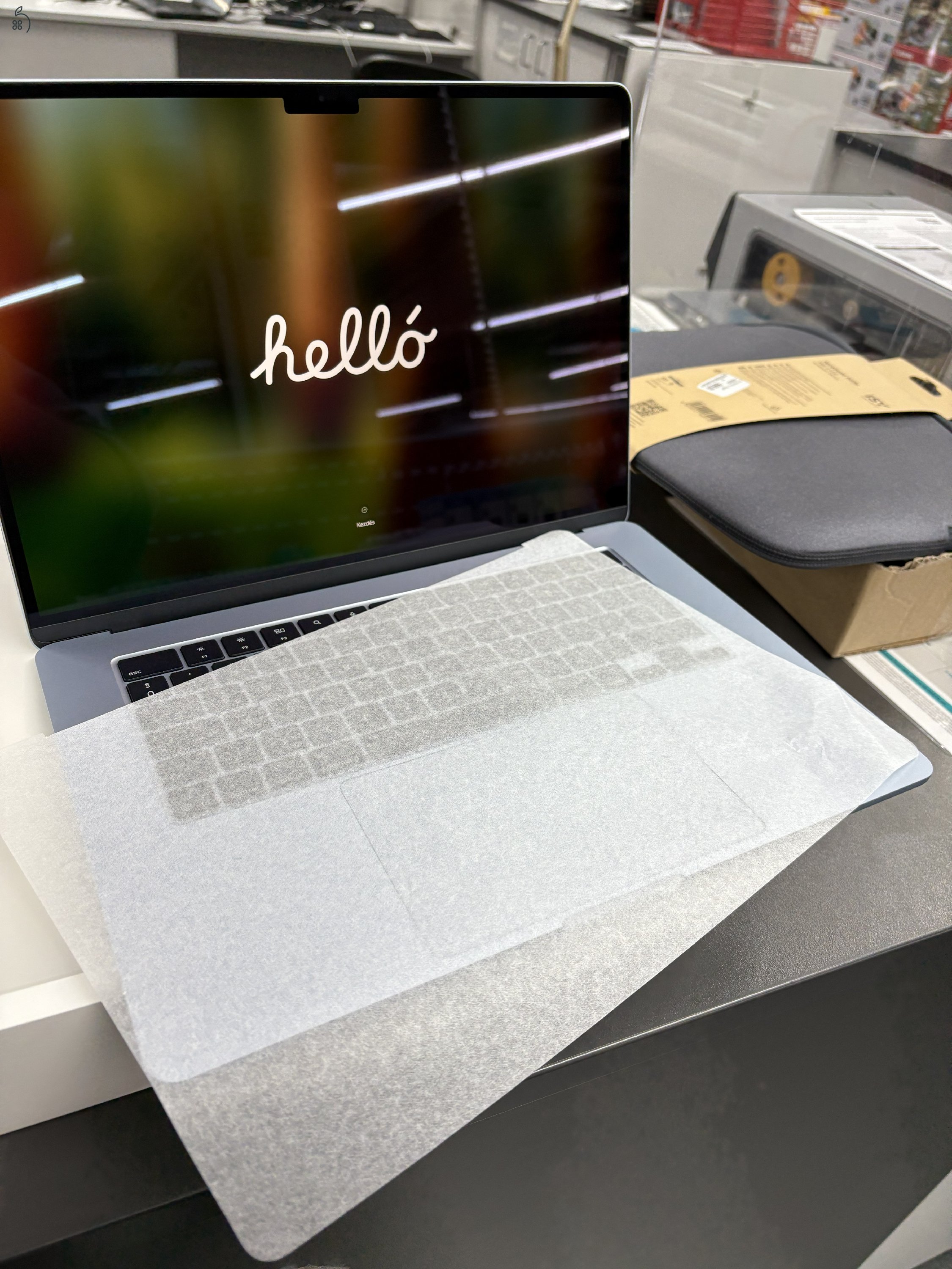 MacBook Air 15.3