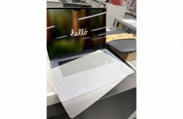 MacBook Air 15.3