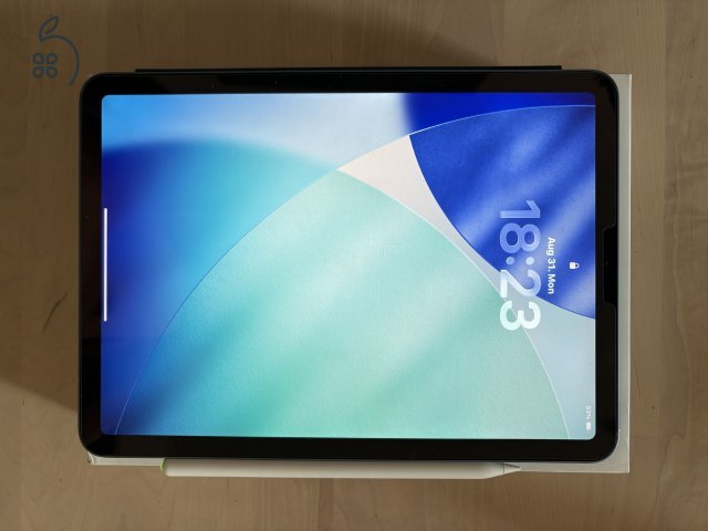 Ipad Air 5. gen (M1) 256 GB Karcmentes Eredeti tartozékokkal és Apple Smart Folio tokkal 
