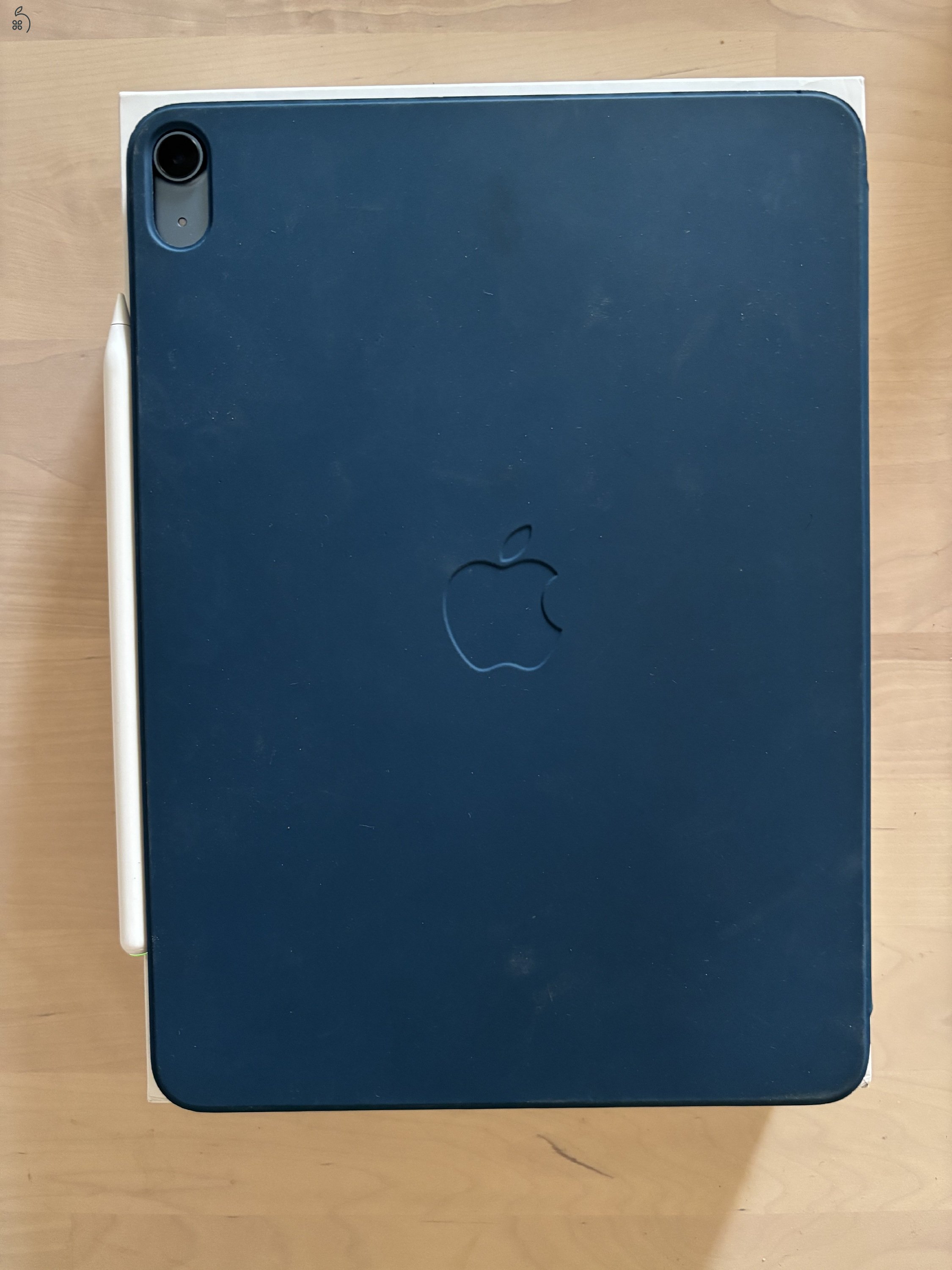 Ipad Air 5. gen (M1) 256 GB Karcmentes Eredeti tartozékokkal és Apple Smart Folio tokkal 