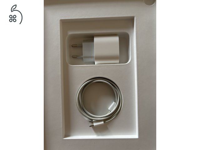 Ipad Air 5. gen (M1) 256 GB Karcmentes Eredeti tartozékokkal és Apple Smart Folio tokkal 
