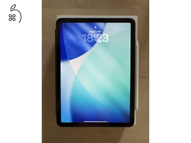 Ipad Air 5. gen (M1) 256 GB Karcmentes Eredeti tartozékokkal és Apple Smart Folio tokkal 