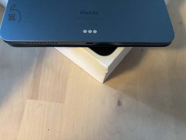 Ipad Air 5. gen (M1) 256 GB Karcmentes Eredeti tartozékokkal és Apple Smart Folio tokkal 