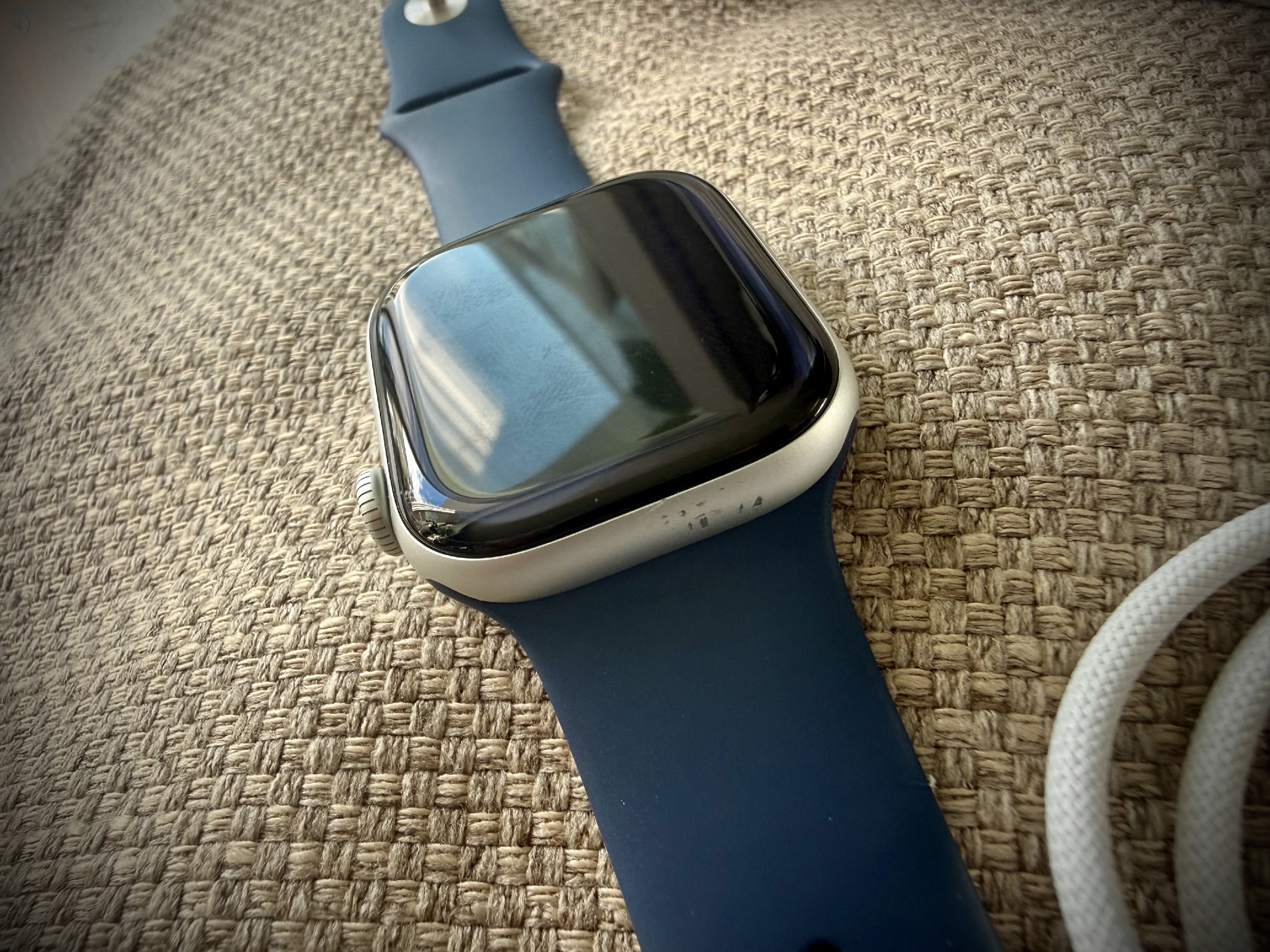 Apple Watch Series 10 42 mm Cellular + GPS ezüst – 94% akku, sok ajándék szíjjal