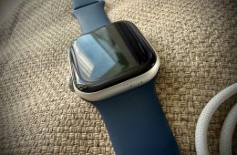 Apple Watch Series 10 42 mm Cellular + GPS ezüst – 94% akku, sok ajándék szíjjal