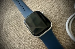 Apple Watch Series 10 42 mm Cellular + GPS ezüst – 94% akku, sok ajándék szíjjal