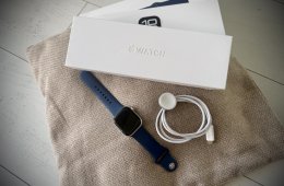 Apple Watch Series 10 42 mm Cellular + GPS ezüst – 94% akku, sok ajándék szíjjal
