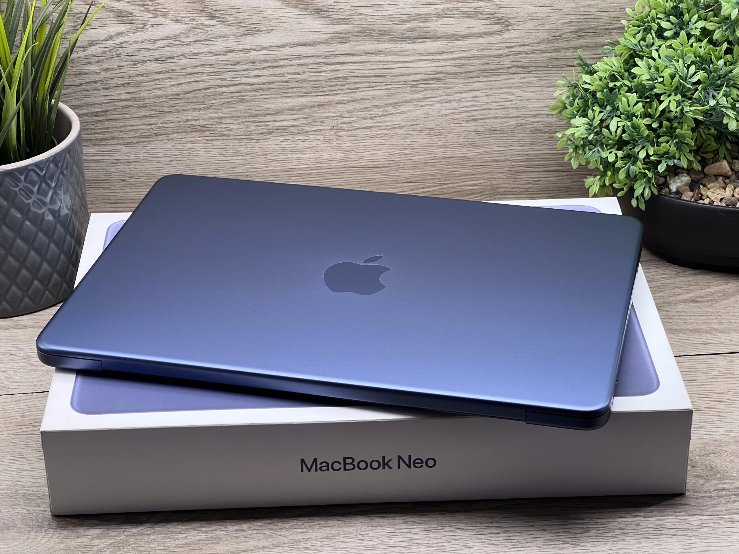 Hibátlan MacBook Neo Indigo 512GB 2 ÉV Garanciával Számlával Aksi 100%