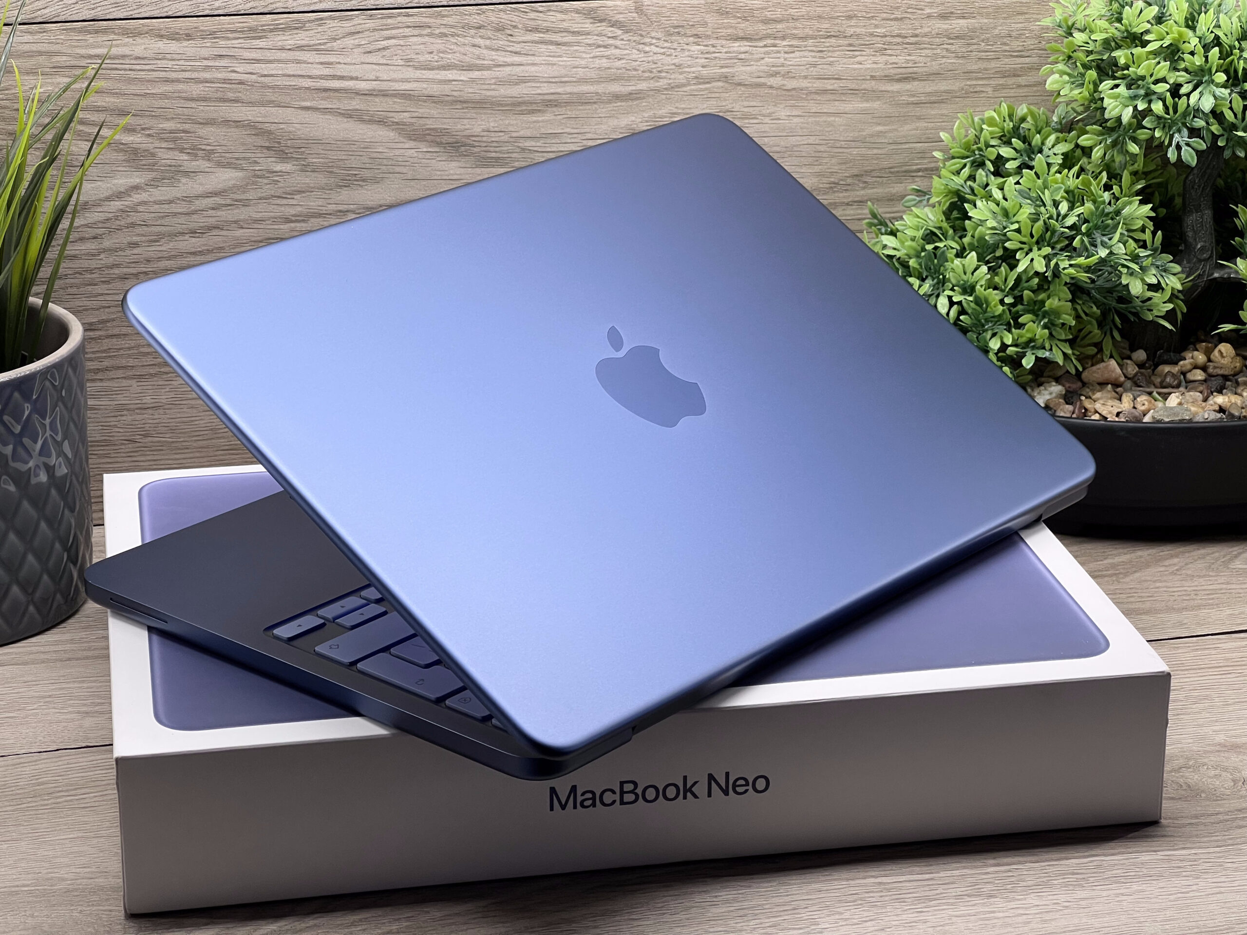 Hibátlan MacBook Neo Indigo 512GB 2 ÉV Garanciával Számlával Aksi 100%
