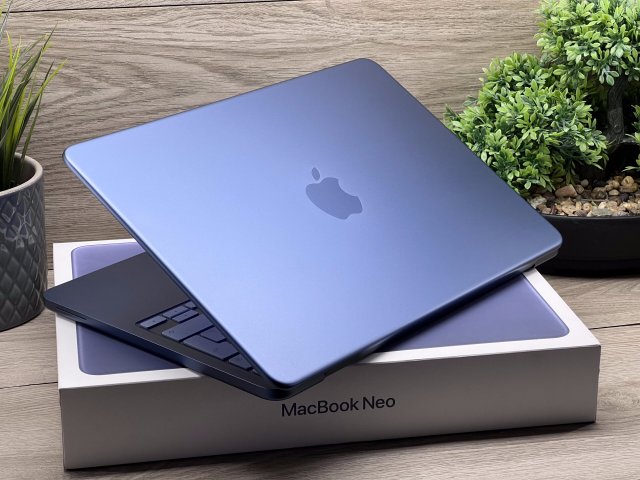 Hibátlan MacBook Neo Indigo 512GB 2 ÉV Garanciával Számlával Aksi 100%
