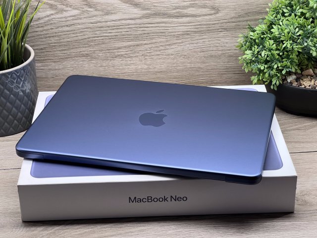 Hibátlan MacBook Neo Indigo 512GB 2 ÉV Garanciával Számlával Aksi 100%