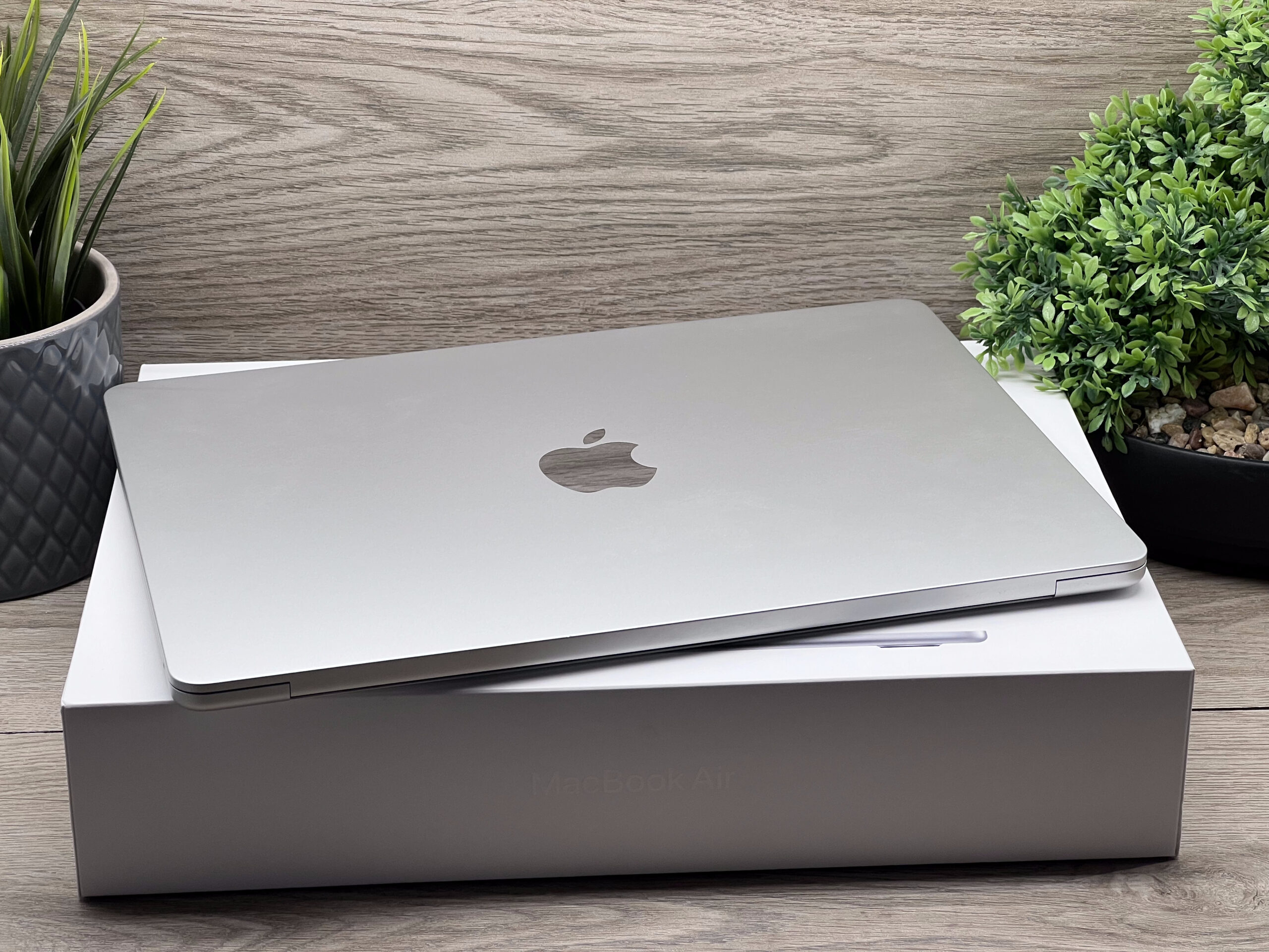 MacBook Air 2022 M2 13” 256GB 2 ÉV Garanciával Számlával