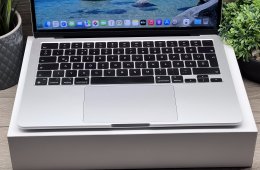 MacBook Air 2022 M2 13” 256GB 2 ÉV Garanciával Számlával
