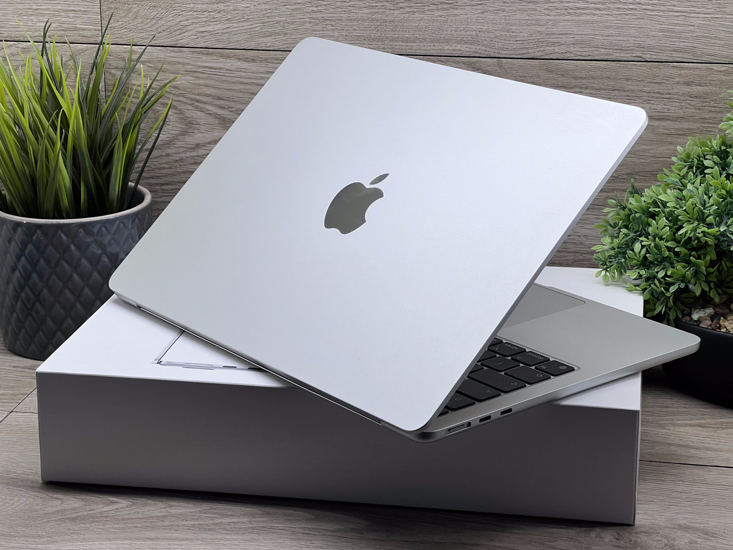 MacBook Air 2022 M2 13” 256GB 2 ÉV Garanciával Számlával