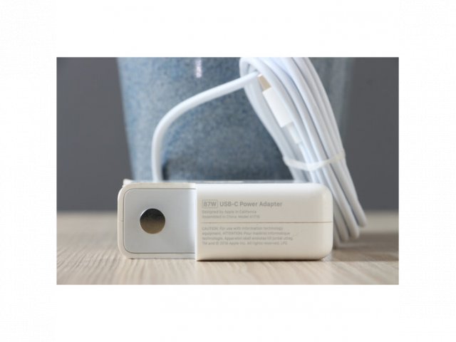 Használt USB-C gyári Apple adapter Magsafe 3 kábellel 87W