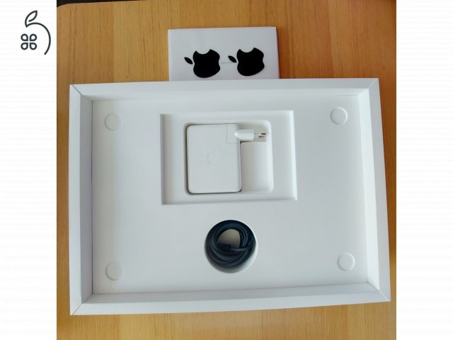 Újszerű Apple Macbook Pro 16,2” eladó