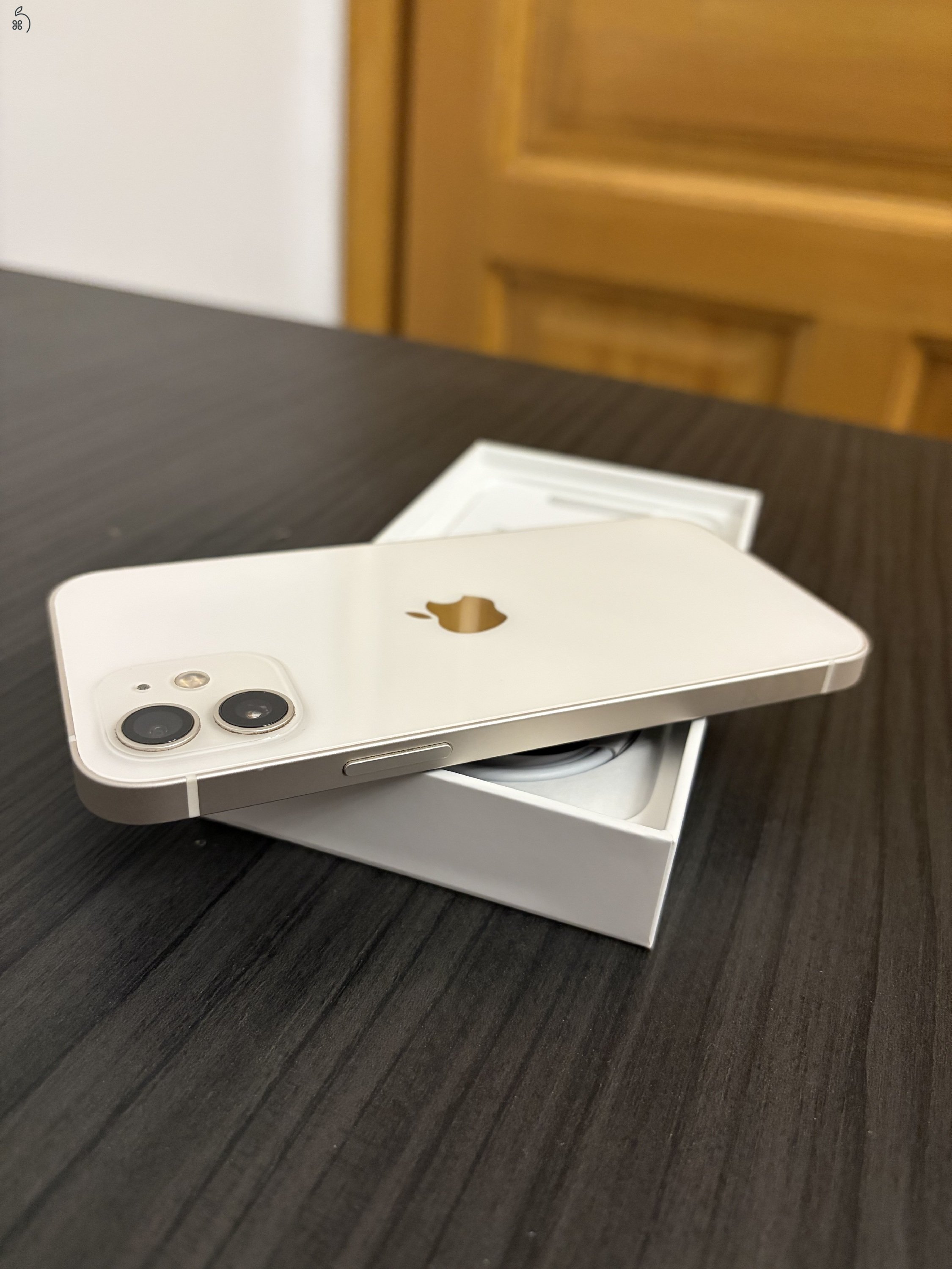 Iphone 12 eladó