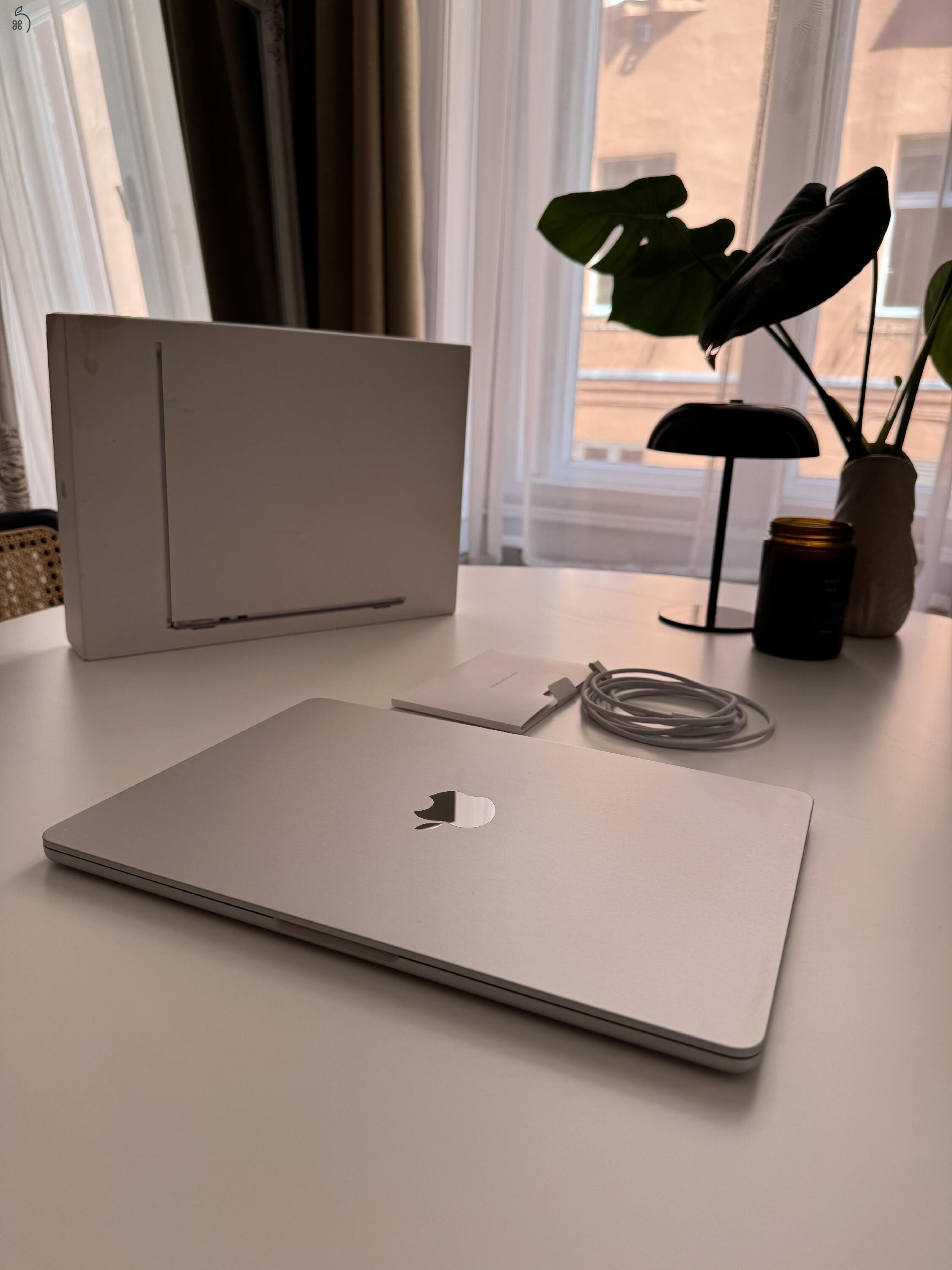 MacBook Air 13” M3 (16 GB RAM, 512 GB SSD), Silver
