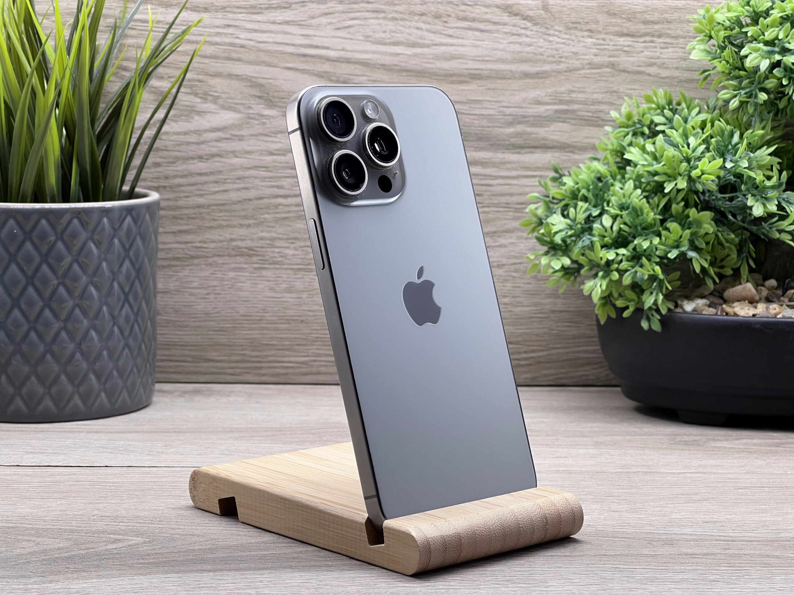 Hibátlan iPhone 15 Pro Max Natural Titanium 256GB 2 ÉV Garanciával Számlával