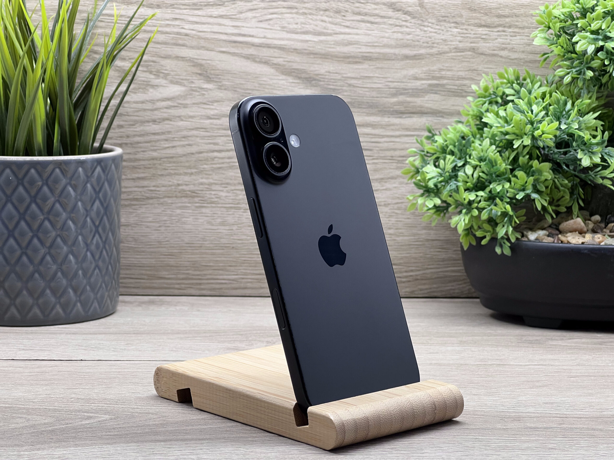 iPhone 16 Black 128GB 2 ÉV Garanciával Számlával