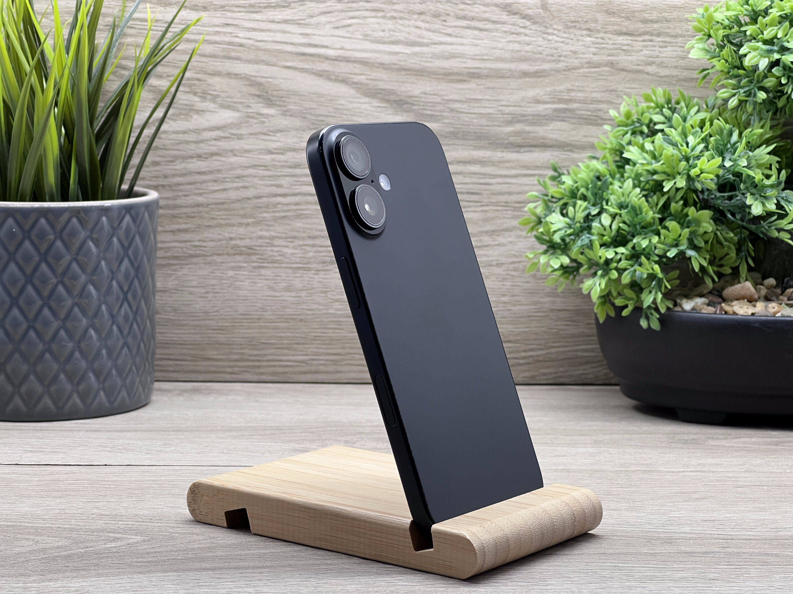 iPhone 16 Black 128GB 2 ÉV Garanciával Számlával