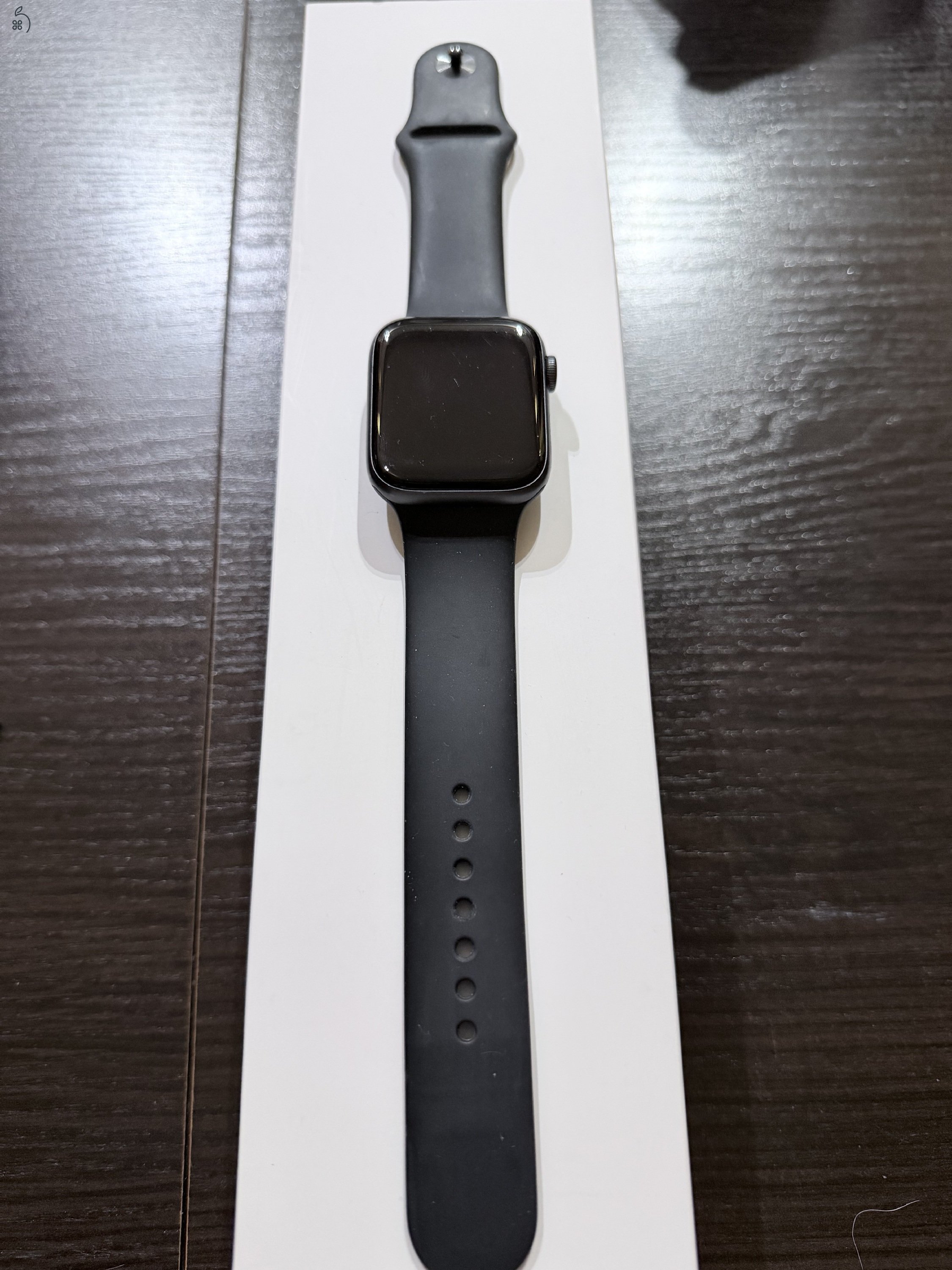 Apple Watch Series 5 Space Grey Aluminium Case Black Sport Band 44 mm GPS