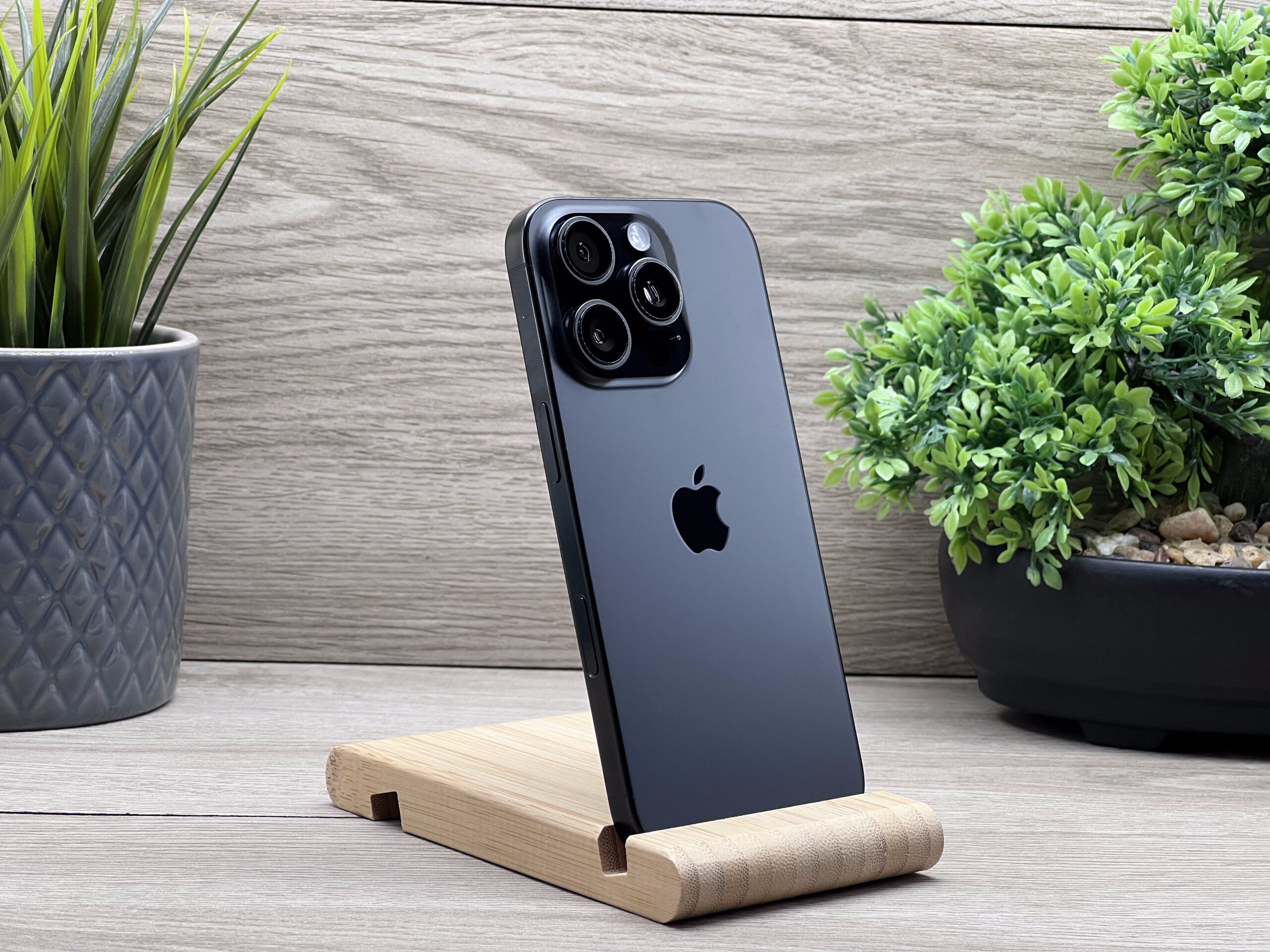 Hibátlan iPhone 16 Pro Black Titanium 256GB 2 ÉV Garanciával 90%