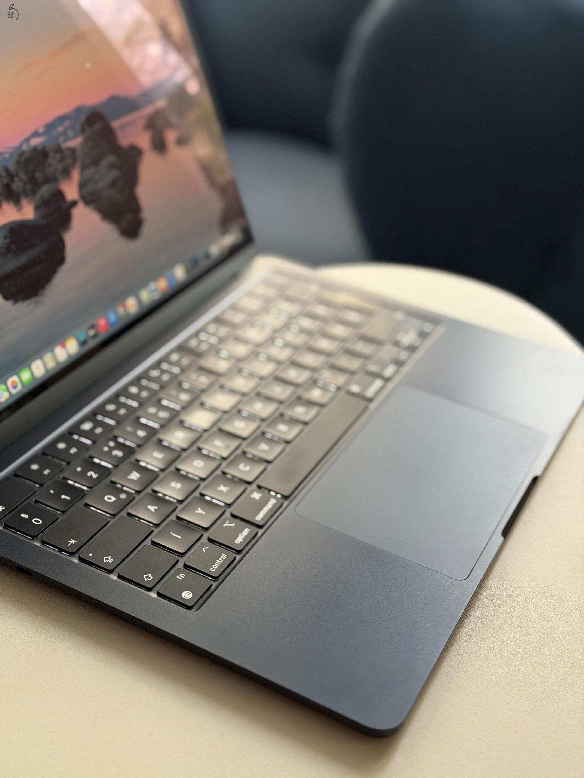 Eladó MacBook Air M2 – 512 GB – 97% akku