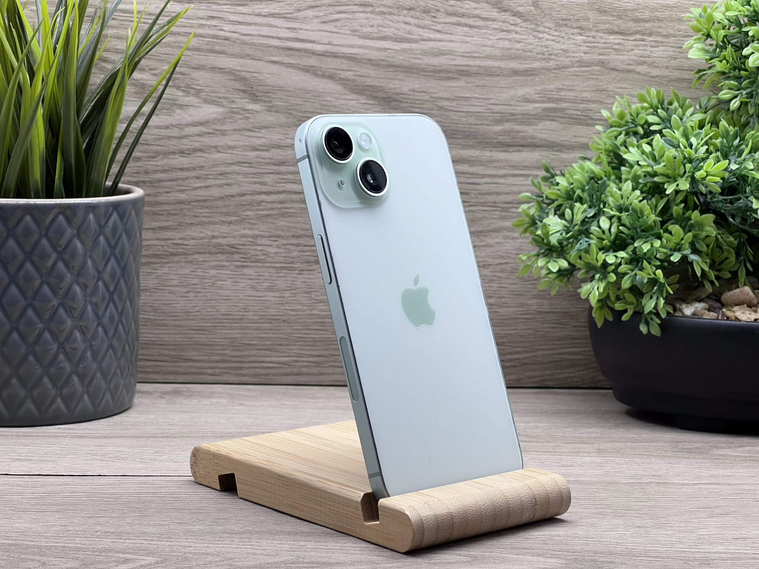 Hibátlan iPhone 15 Green 256GB 2 ÉV Garanciával Számlával