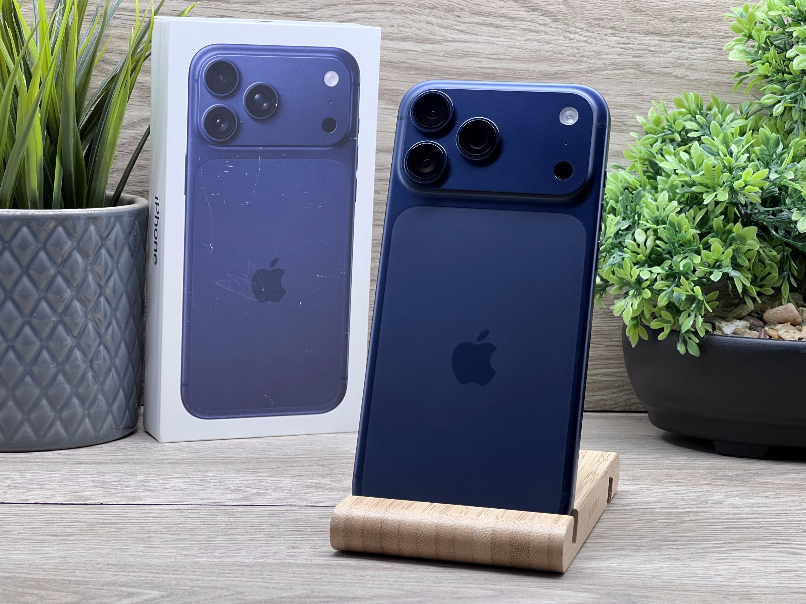 Hibátlan iPhone 17 Pro Max Deep Blue 256GB 2 ÉV Garanciával Számlával