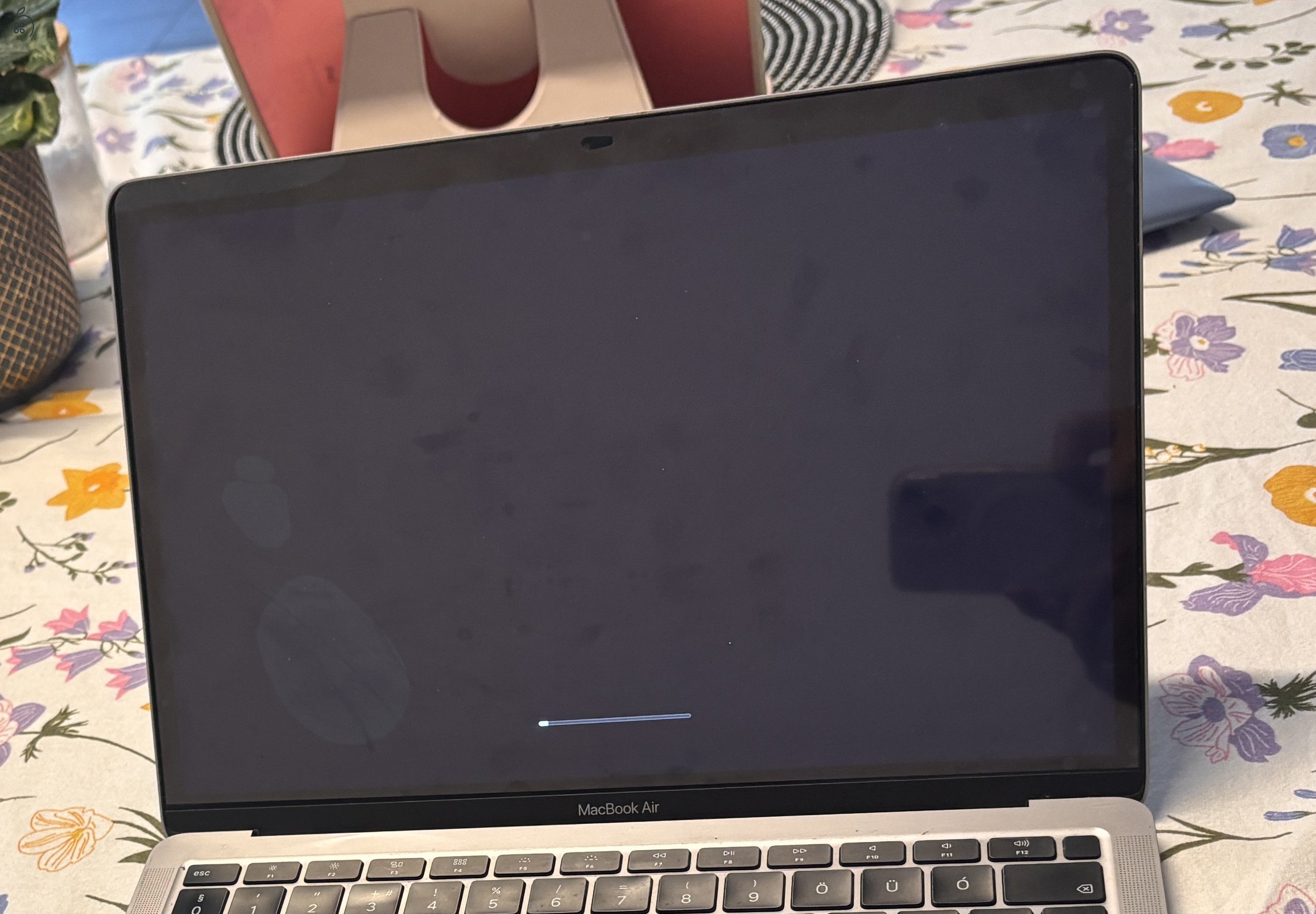 Apple MacBook Air 13” 2020 A2179 – hibás – alkatrésznek – hibátlan kijelző, billentyűzet, touchpad
