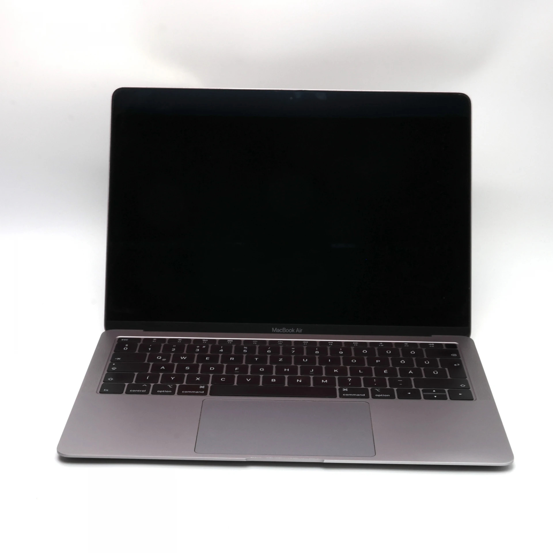 Apple MacBook Air 13″ 2019 i5 256 GB 8 GB RAM Silver HUN Bill