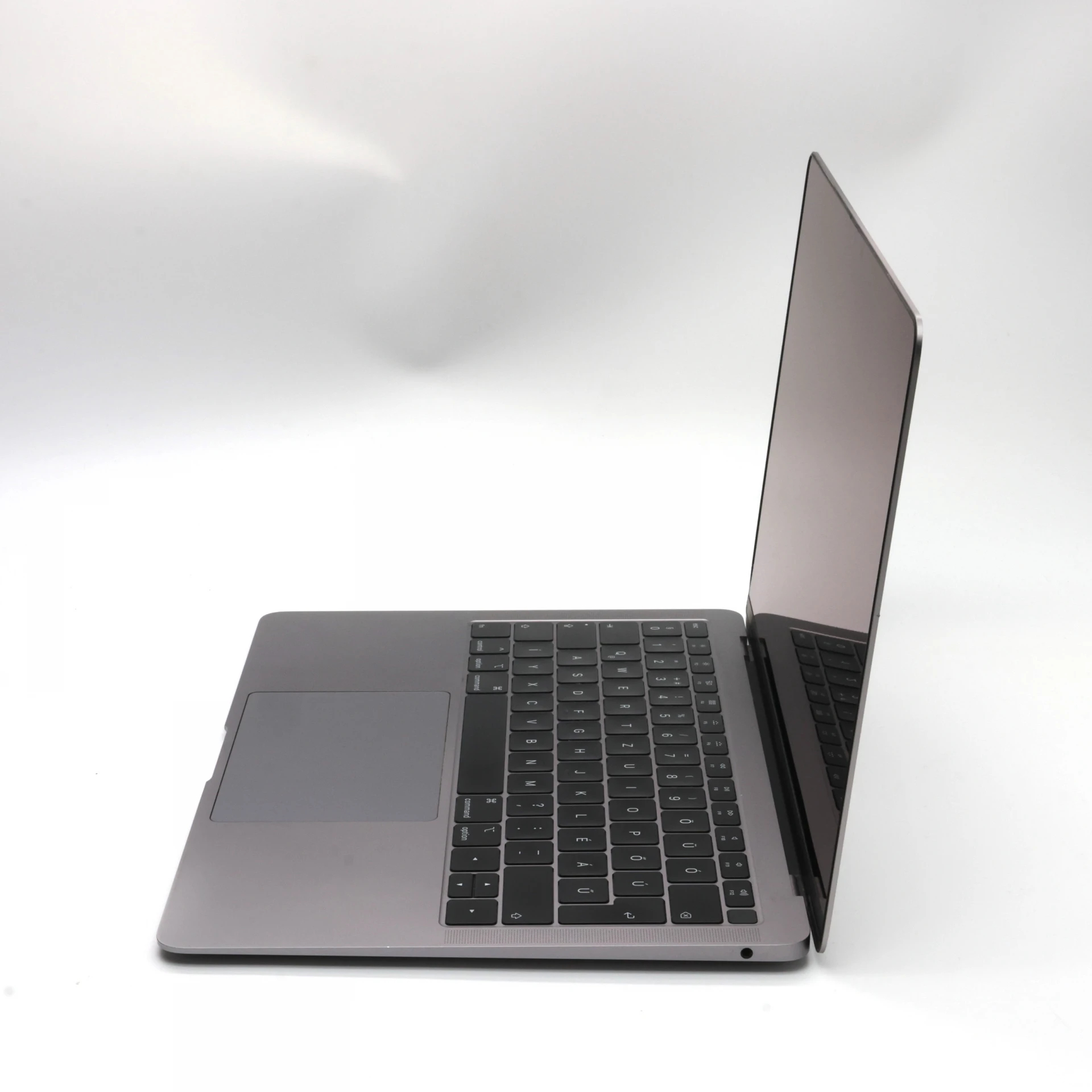 Apple MacBook Air 13″ 2019 i5 256 GB 8 GB RAM Silver HUN Bill
