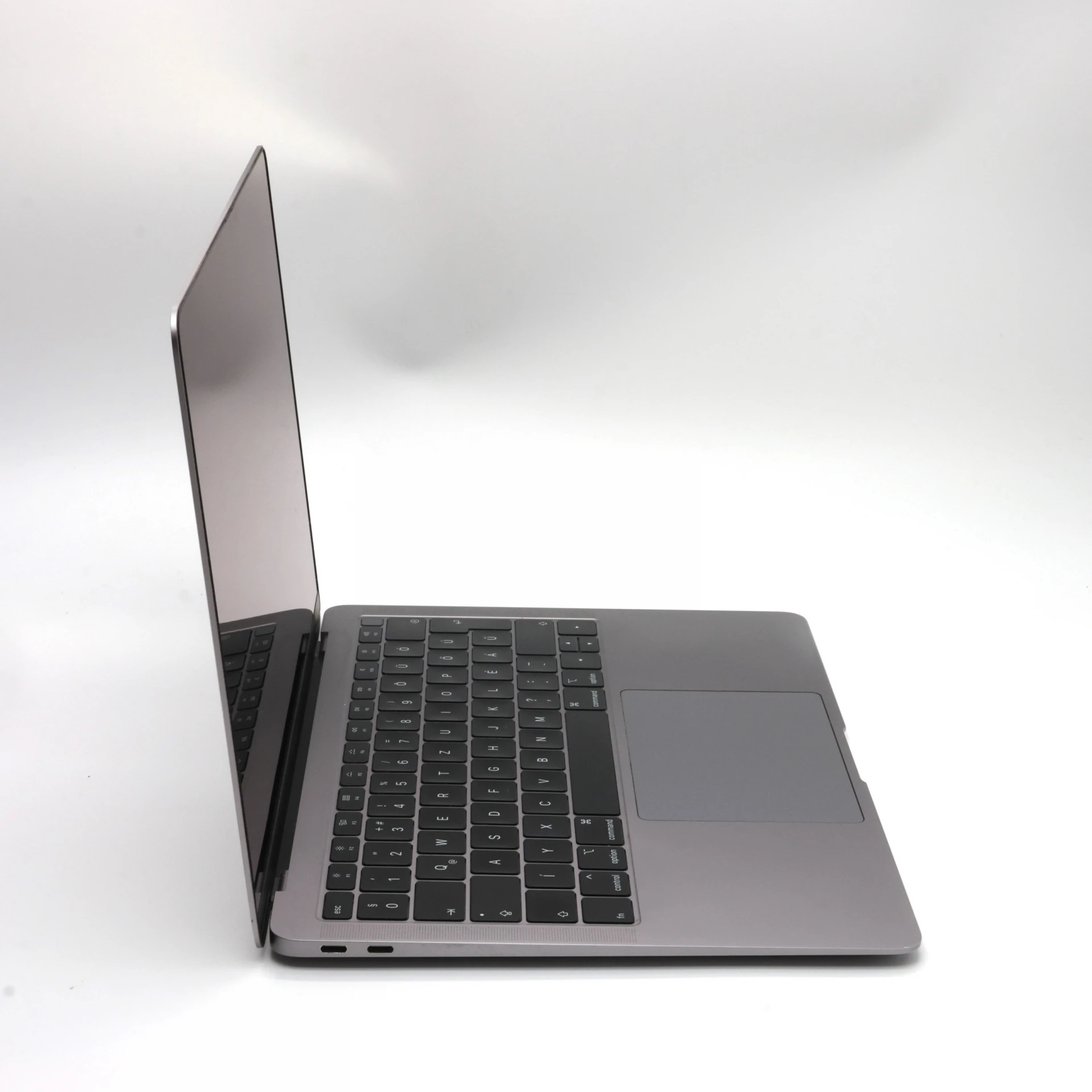 Apple MacBook Air 13″ 2019 i5 256 GB 8 GB RAM Silver HUN Bill