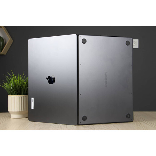 Újszerű MacBook Pro 16