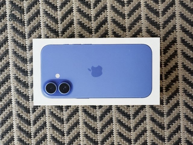 iPhone 16 Ultramarine
