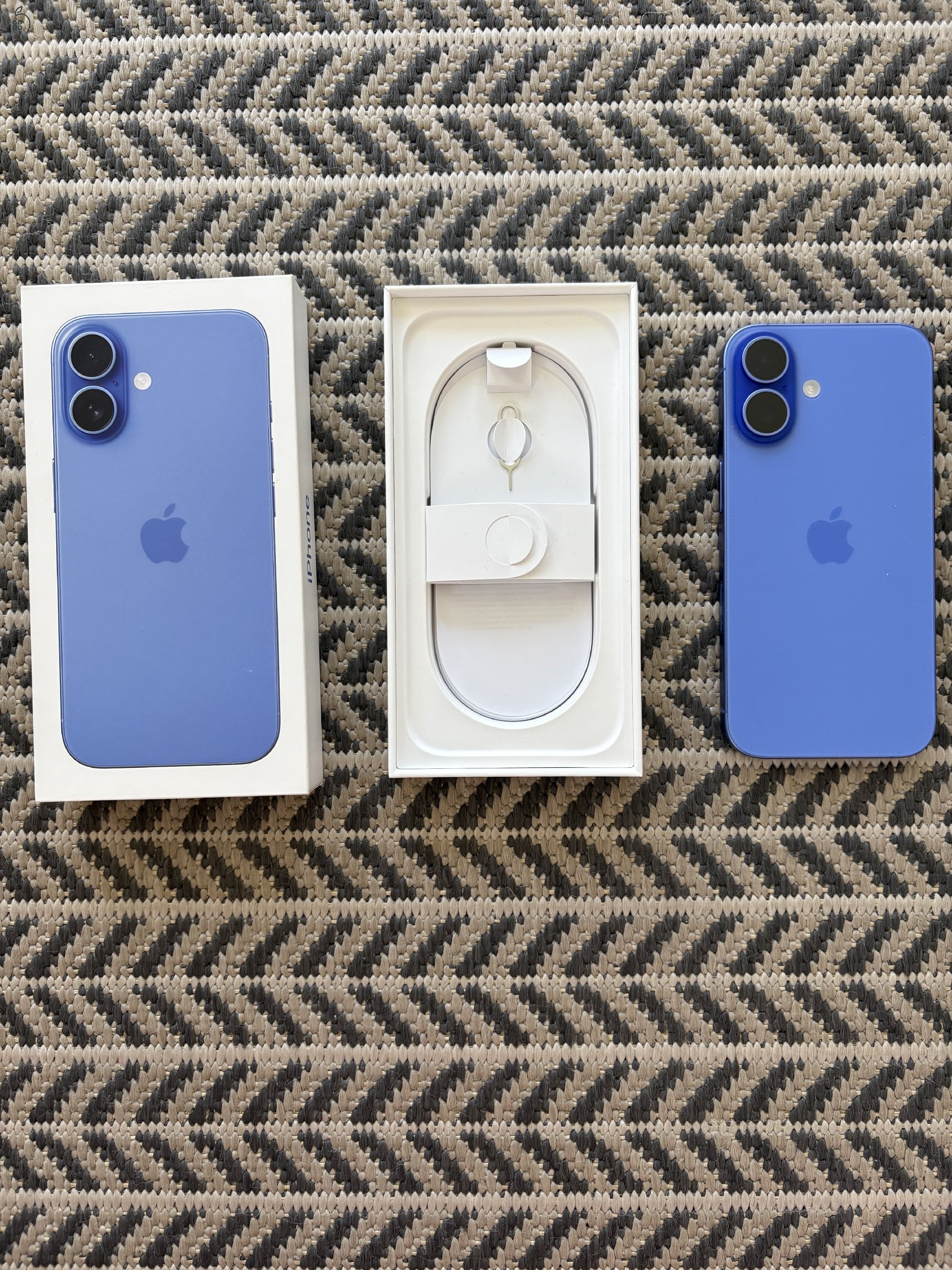 iPhone 16 Ultramarine
