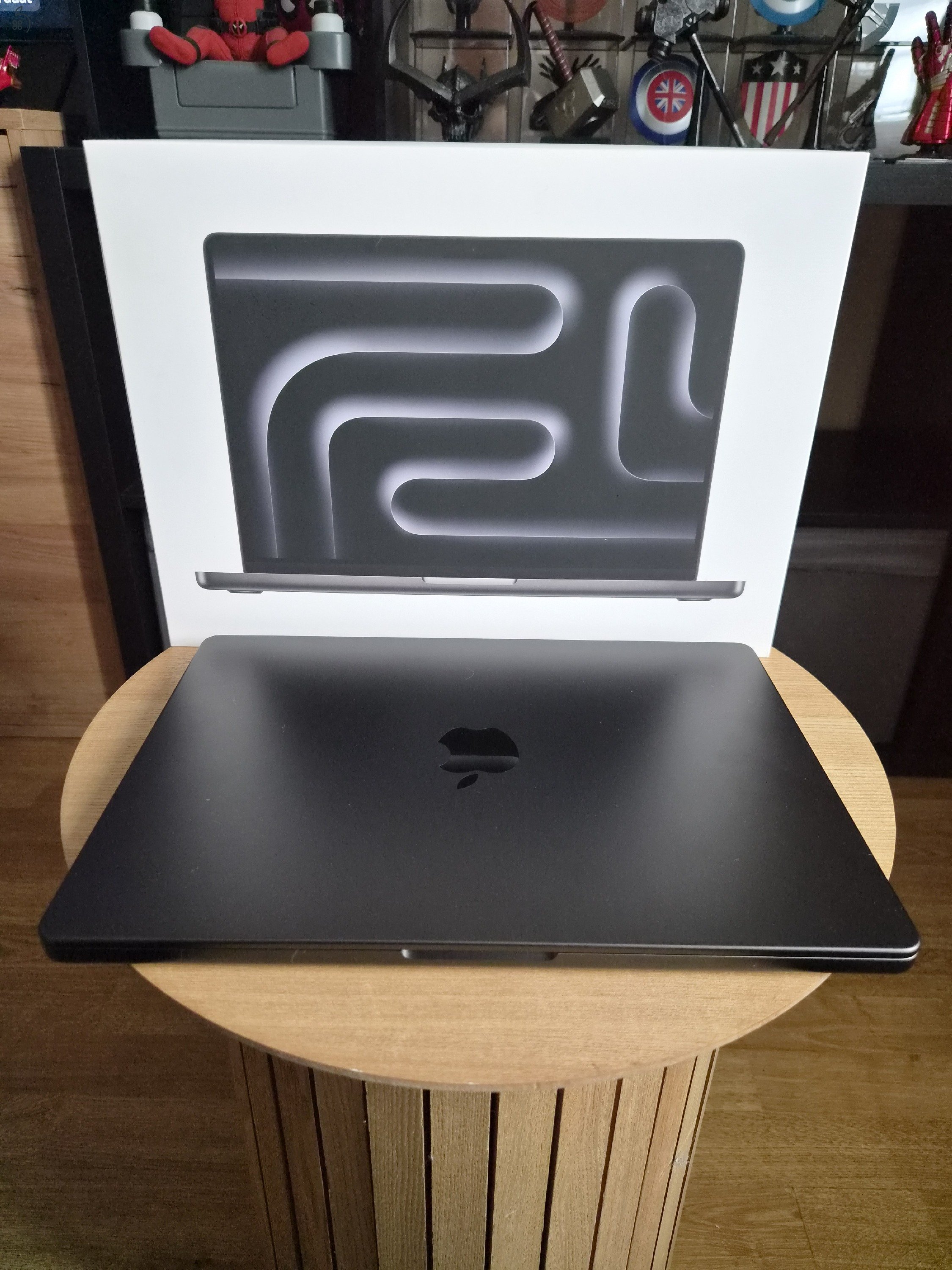 MacBook Pro 14” M4Pro Chip 14 mag CPU & 20 mag GPU, 24GB RAM, 1TB SSD, Akku: 100% 