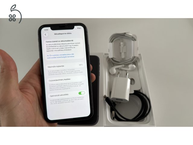 Apple iPhone 11 64GB, fekete, 66% akku