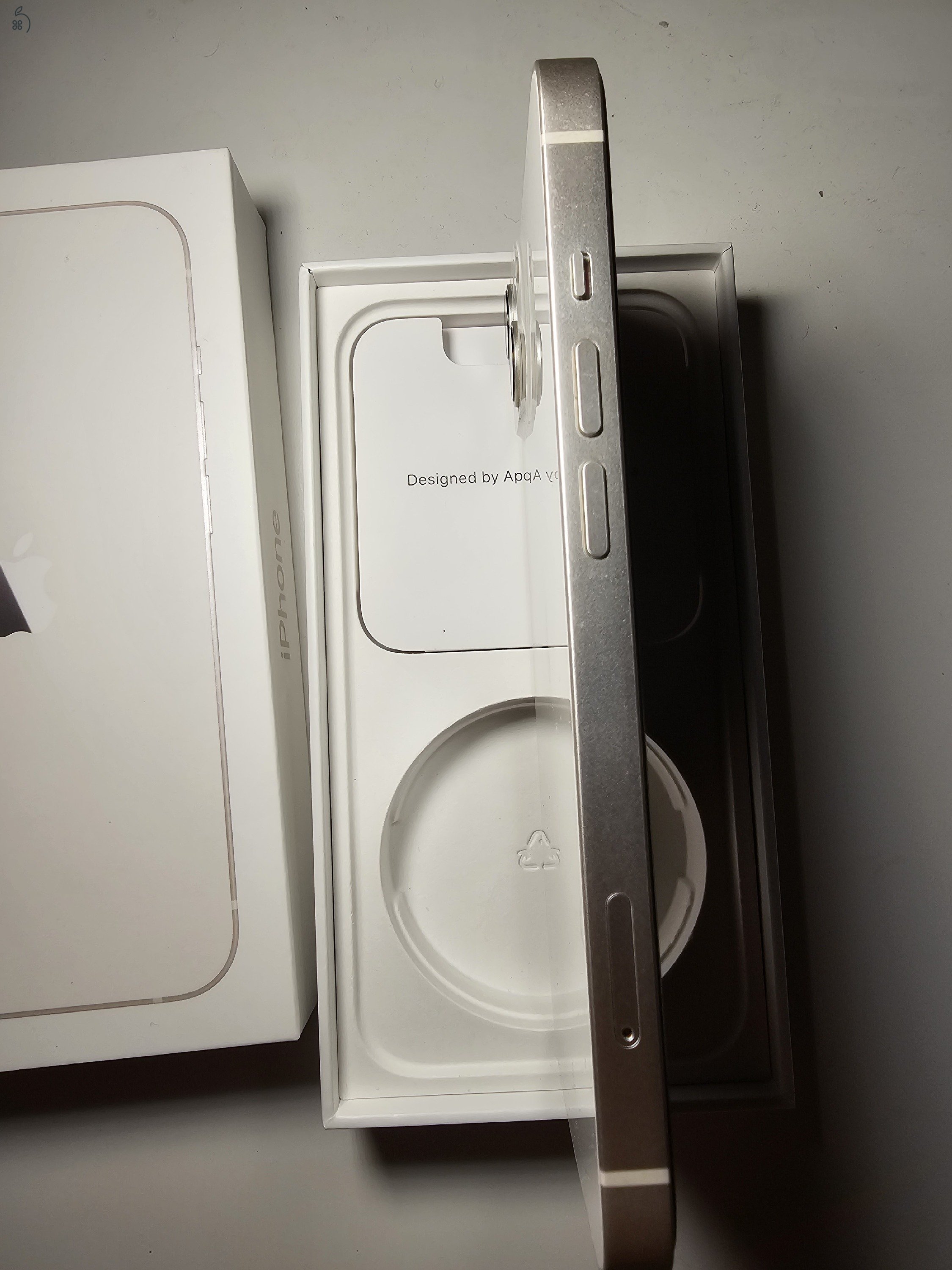 Apple iPhone 13 128 GB - kivételesen megkímélt állapot