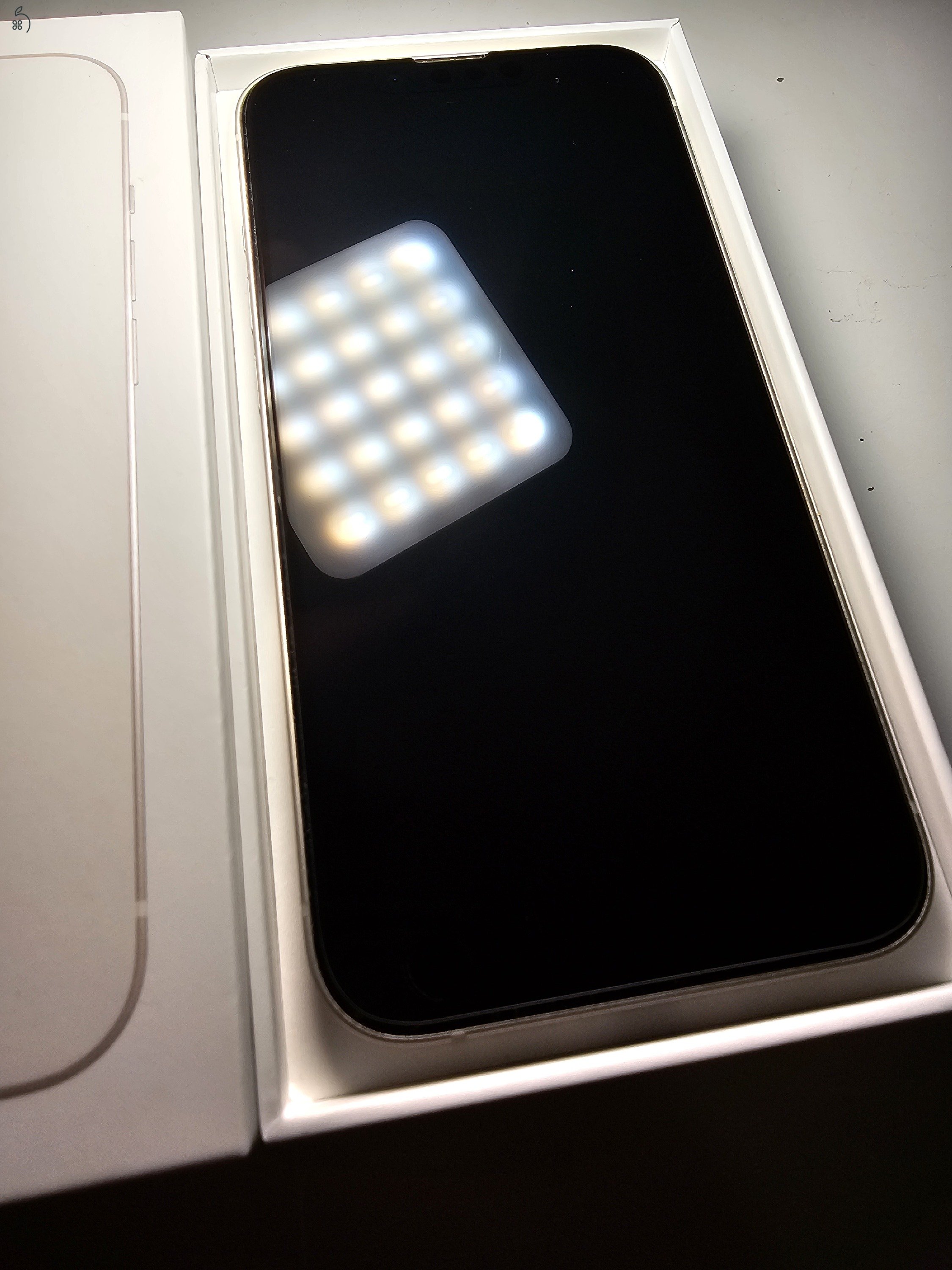 Apple iPhone 13 128 GB - kivételesen megkímélt állapot