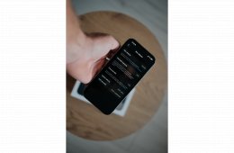 iPhone 15 Pro 256GB Natúr Titán Karcmentes, 1. tulajdonostól, gyári dobozával bontatlan kábellel 