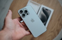 iPhone 15 Pro 256GB Natúr Titán Karcmentes, 1. tulajdonostól, gyári dobozával bontatlan kábellel 