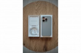 iPhone 15 Pro 256GB Natúr Titán Karcmentes, 1. tulajdonostól, gyári dobozával bontatlan kábellel 