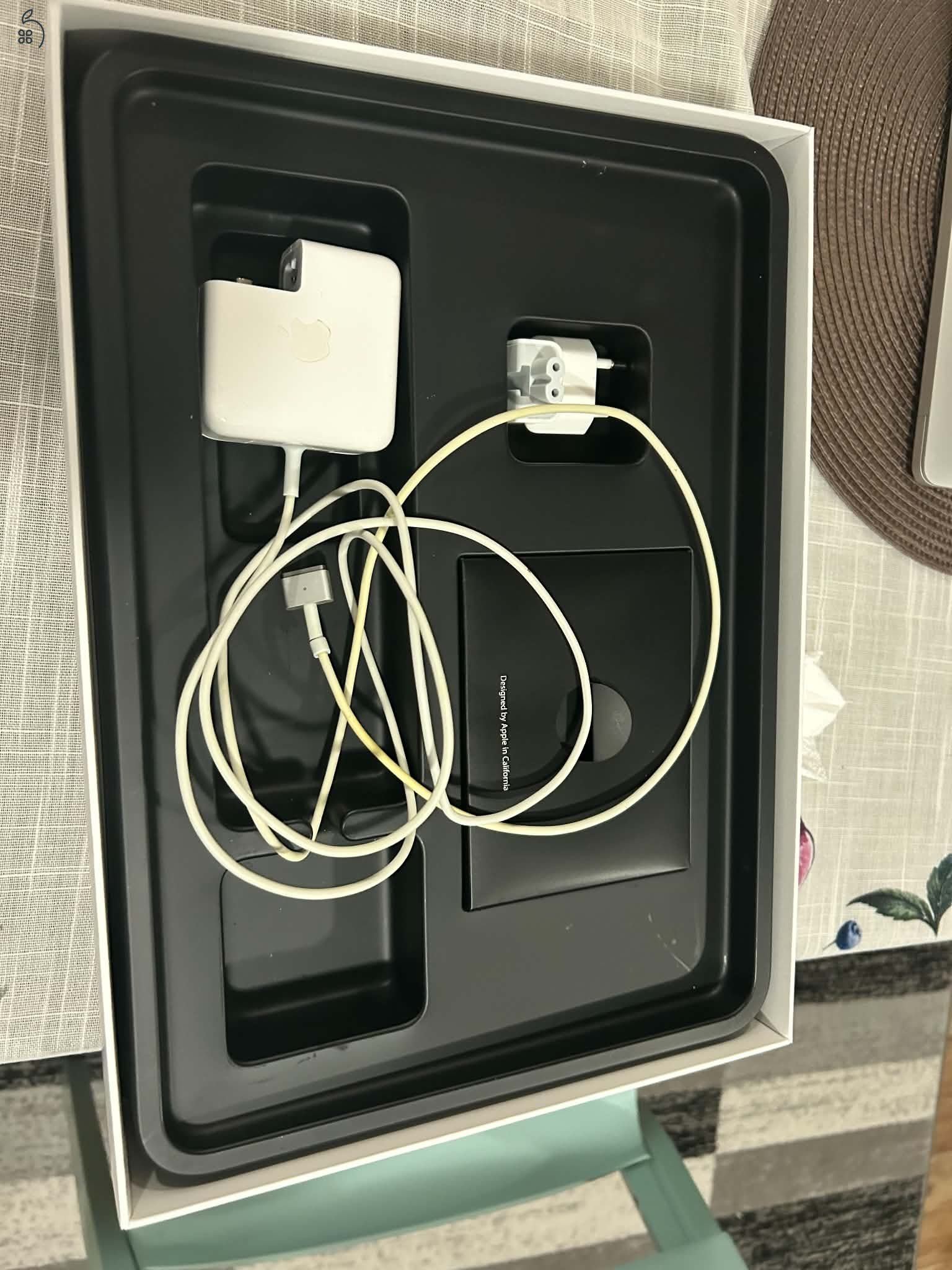 MacBook Air 13 eredeti töltővel, dobozban megkímélt állapotban eladó