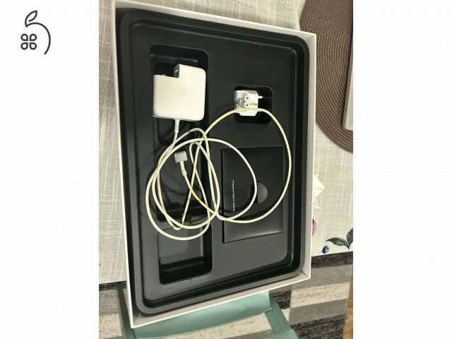 MacBook Air 13 eredeti töltővel, dobozban megkímélt állapotban eladó