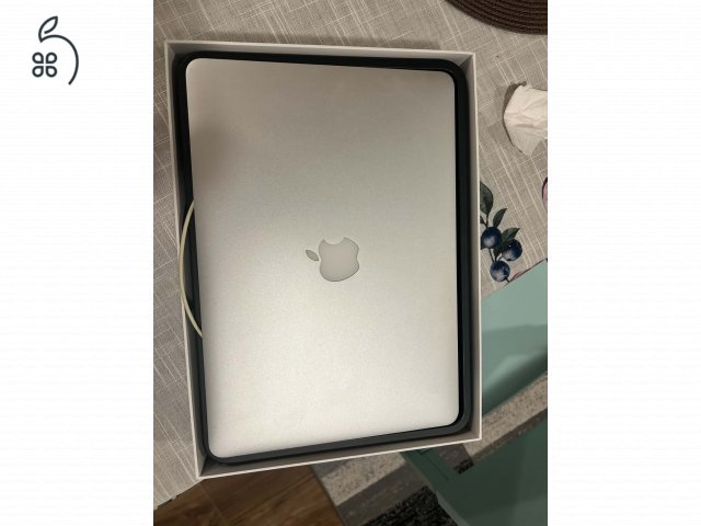 MacBook Air 13 eredeti töltővel, dobozban megkímélt állapotban eladó